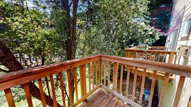 Building Photo - Prime Location, Directly Across From Nike Headquarters! Beautiful Townhouse, Two En-Suites, Centr...