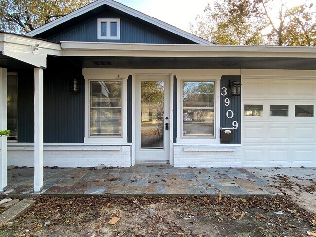 Building Photo - 3909 Ascot Ln