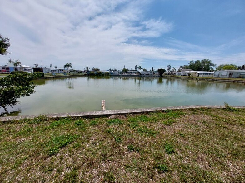 Building Photo - 810 51st Ave W