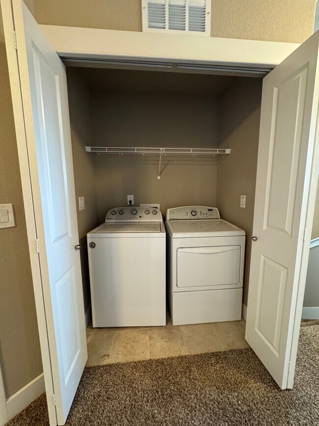 Building Photo - Newer build, 3 bedroom, 2 1/2 bath in The Sands