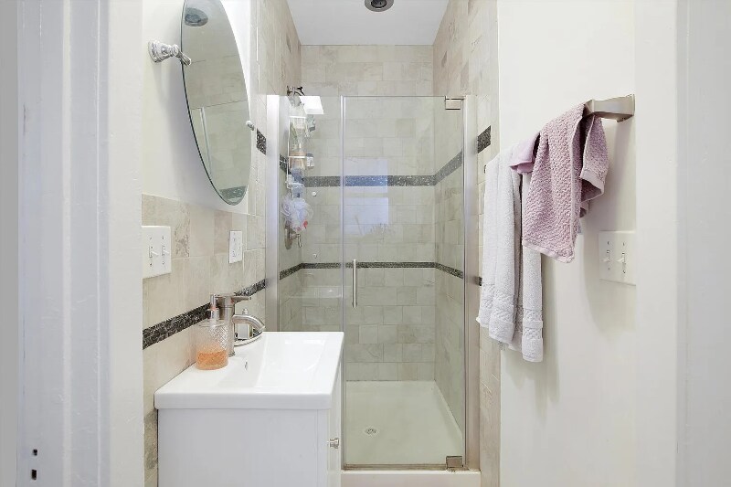 Building Photo - 6429 N Wayne Ave