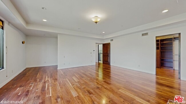 Building Photo - 3311 Deronda Dr
