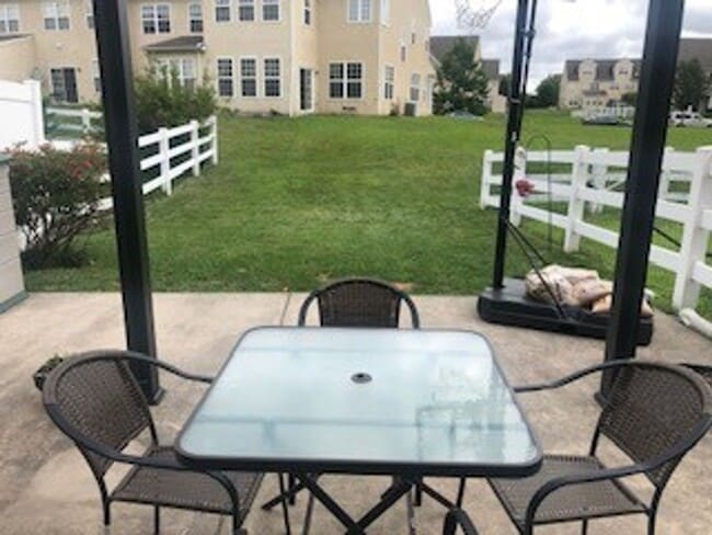 Building Photo - Coming soon - January 2026 Middletown - 3 bedroom, 2.5 bath townhome