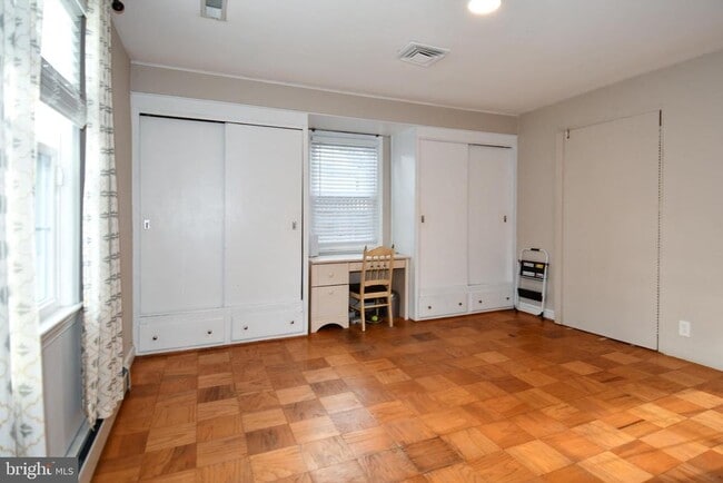 Building Photo - 9325 Long Branch Pkwy