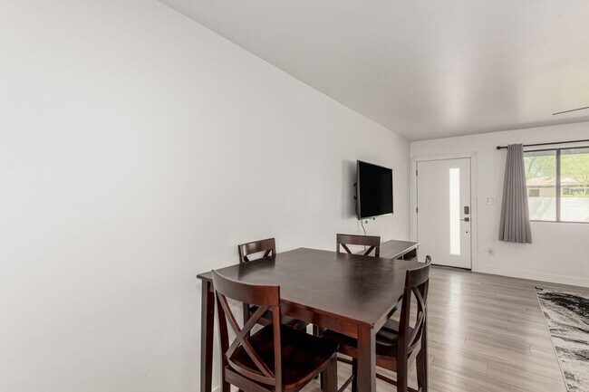 Building Photo - 6622 E Avalon Dr