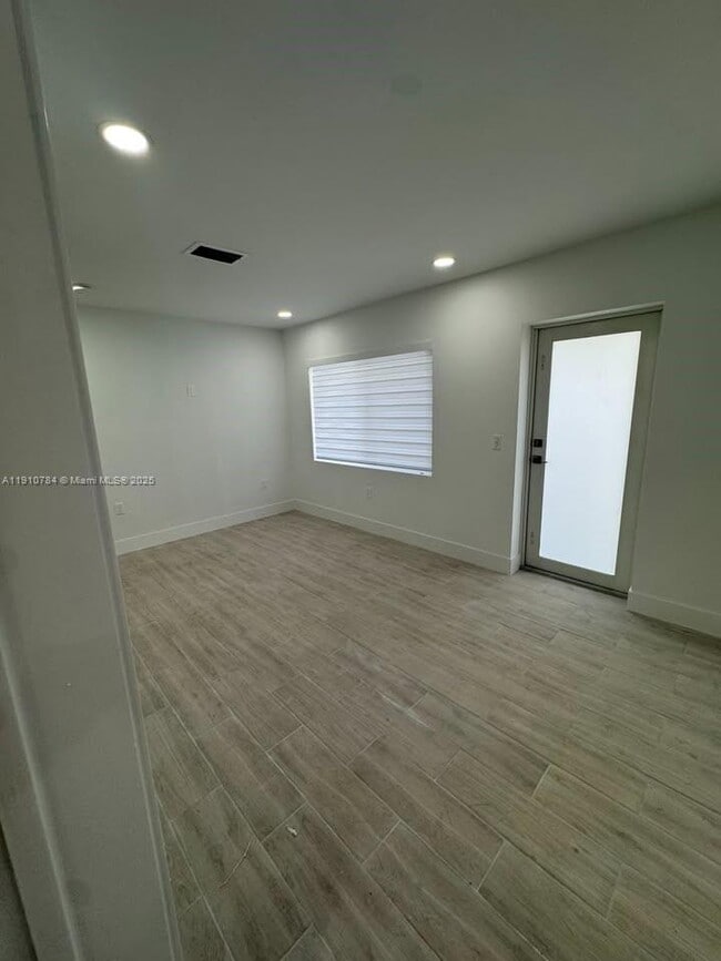 Building Photo - 1670 SW 11th Terrace