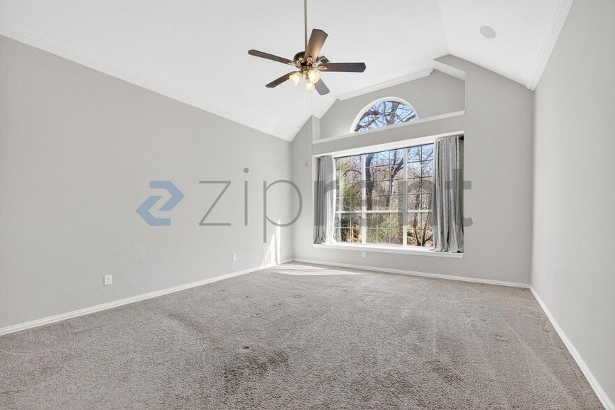 Building Photo - 909 Parker Dr