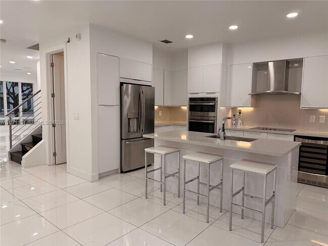 Building Photo - 10330 NW 66th St