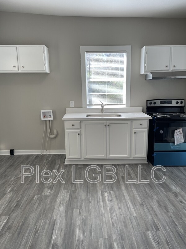 Building Photo - 1006 Greenville St