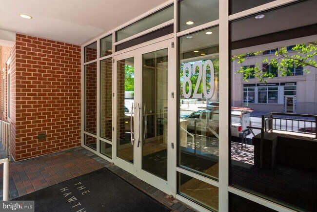 Building Photo - 820 N Pollard St