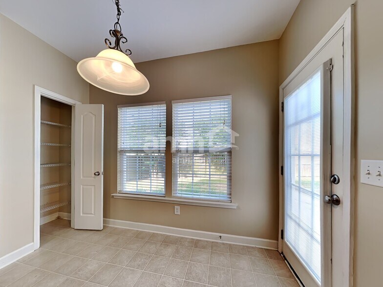 Building Photo - 117 Longford Dr