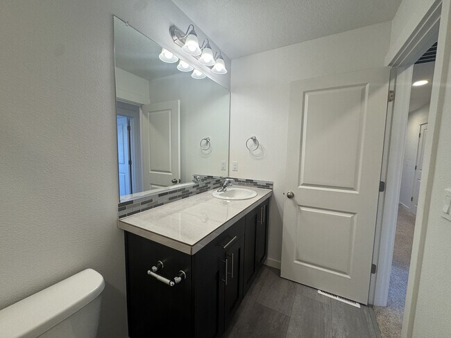 Building Photo - 1400 S 29th Blvd