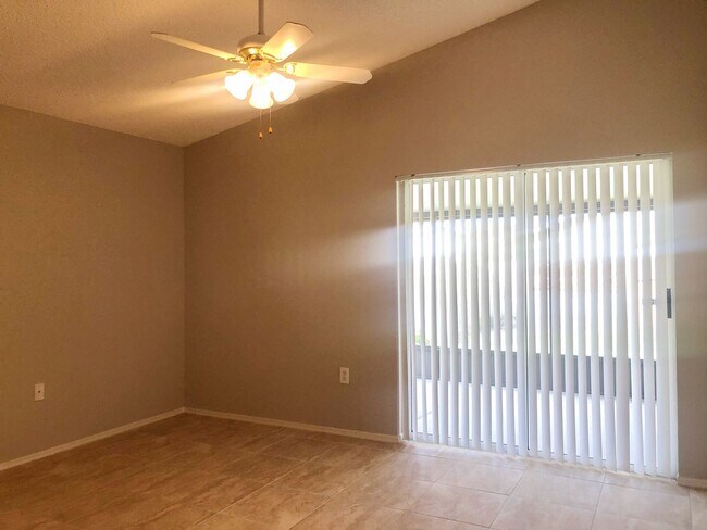 Building Photo - CUTE 3 BED 2 BATH HOME with SINGLE GARAGE IN SOUTHEAST ORLANDO