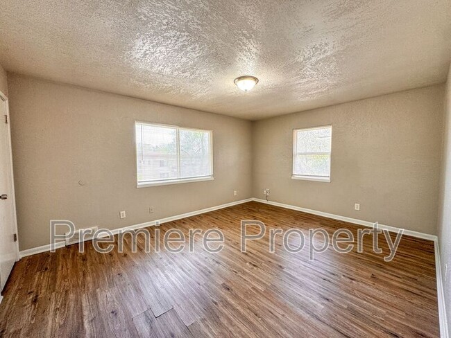 Building Photo - 6628 Askew Ave
