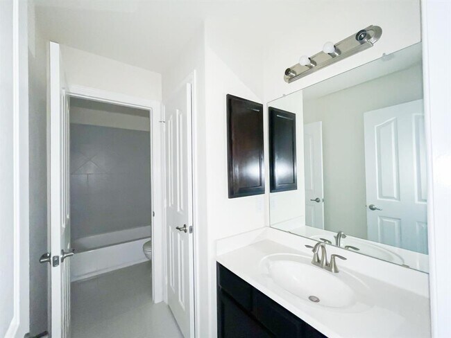 Building Photo - 10940 Chazenwood Dr