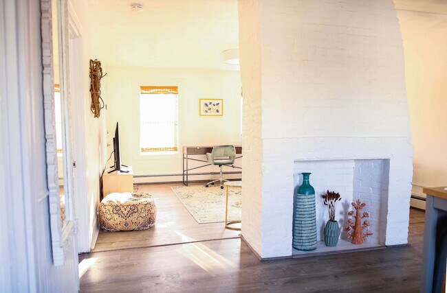 Building Photo - 136 Main St