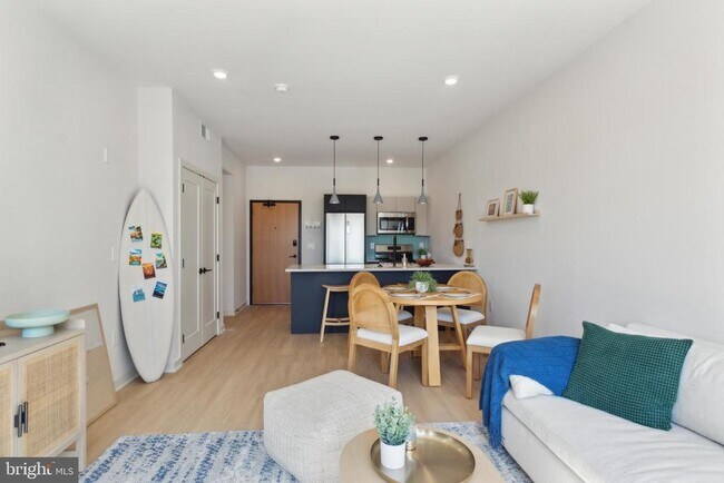 Building Photo - 1775 N American St