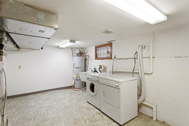 Building Photo - Charming Updated Home on Corner Lot with Finished Basement in Ballard