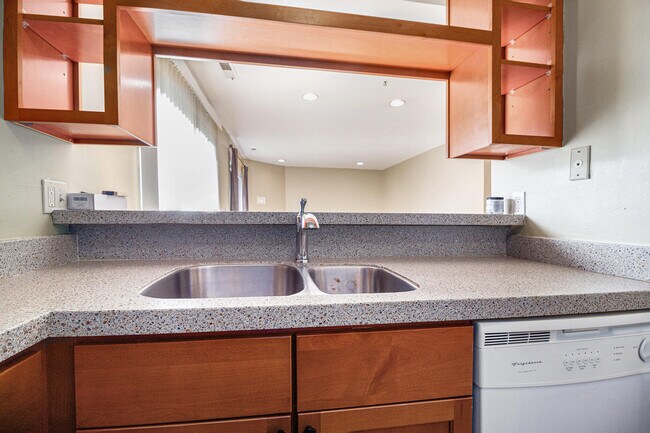 Building Photo - 225 Briarcrest Dr