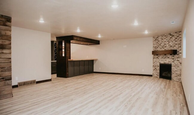 Building Photo - Discover Your Dream Home: Inviting Open Floor Plan, Spacious Living, and Stylish Finishes Awaits ...