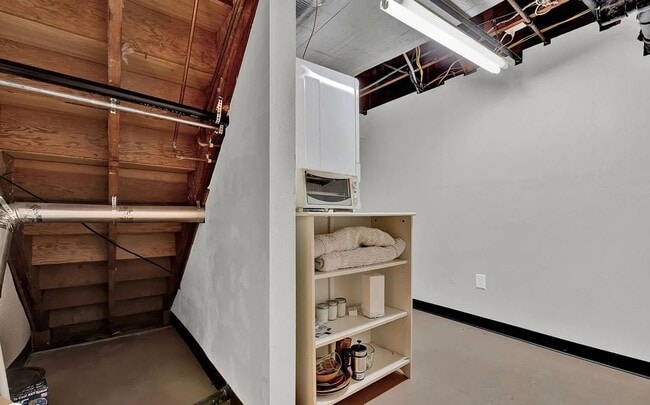 Building Photo - 4852 Lila Dr
