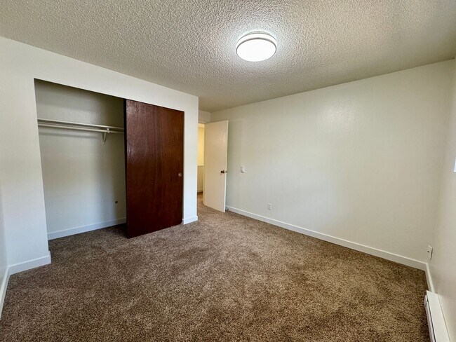 Building Photo - Move-In Ready 2-Bedroom 1 Bathroom Apartme...