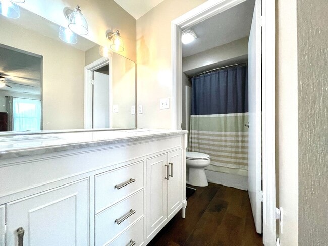 Building Photo - Spacious 6 bedroom home in Virginia Beach