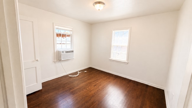 Building Photo - 2-Bed, 1- Bath Brick Home For Rent