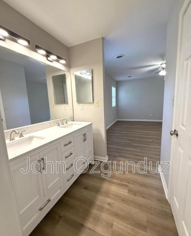 Building Photo - 3909 Westra Dr
