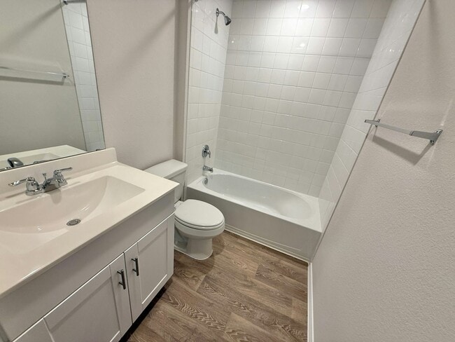 Building Photo - 211 Wirecrested Dr