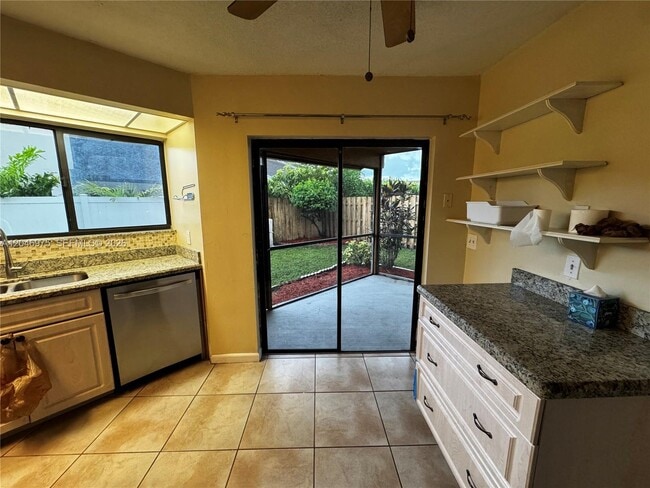 Building Photo - 951 SW 109th Ave