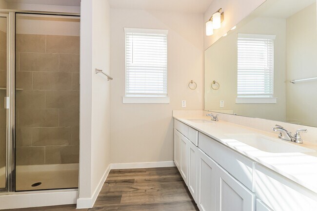 Building Photo - 357 N Centro Cir