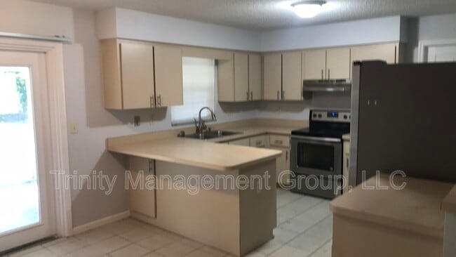 Building Photo - 2240 NE 39th St