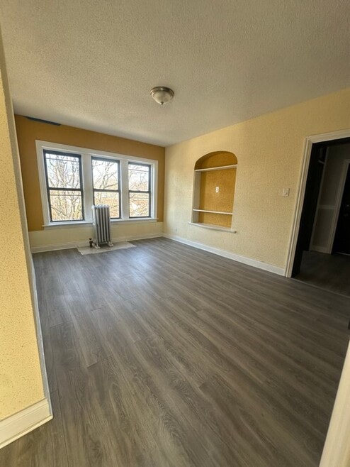 Building Photo - 650 E 79th St