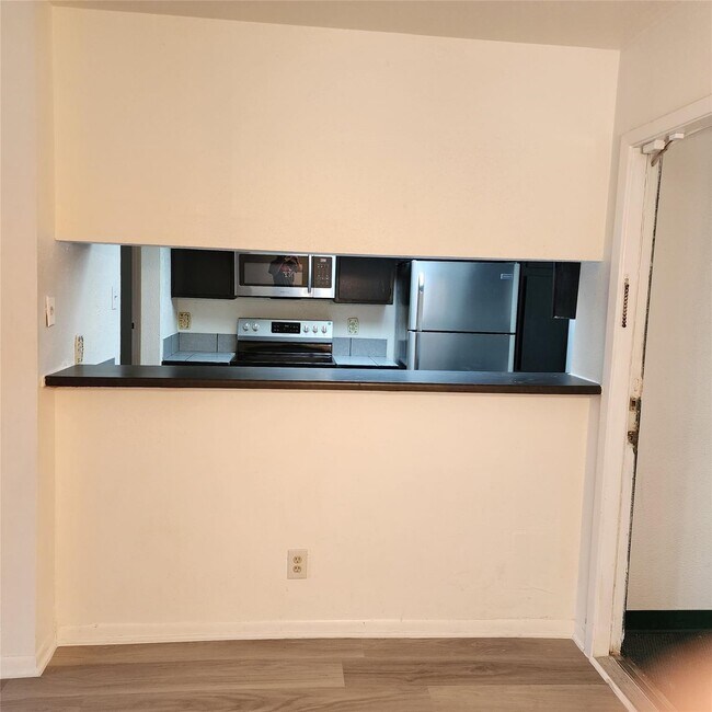 Building Photo - 2814 S Bartell Dr