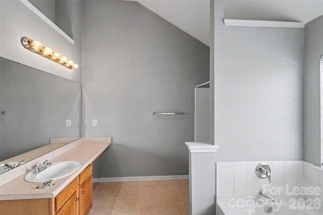 Building Photo - 10521 Barvas St