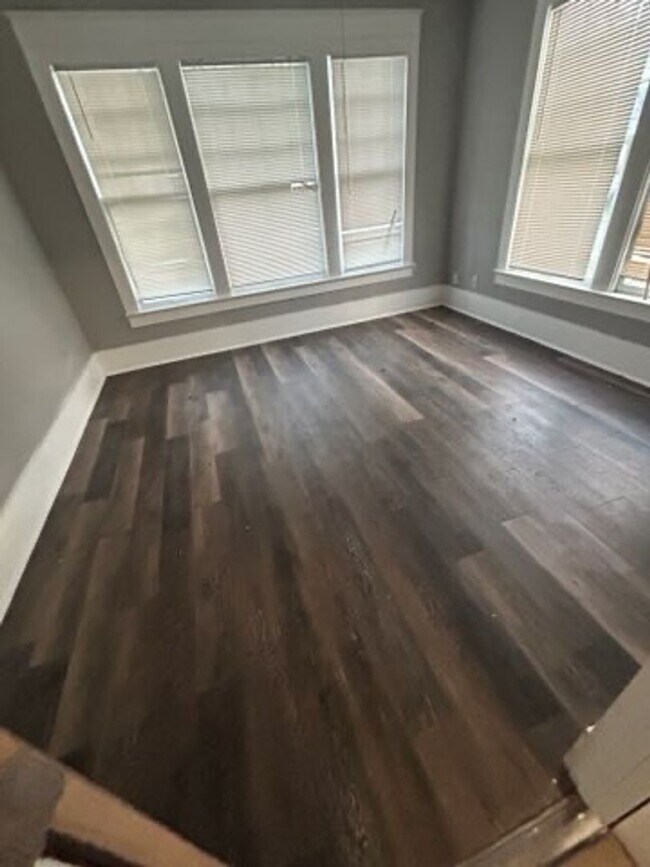 Building Photo - 350 W Waco Ave