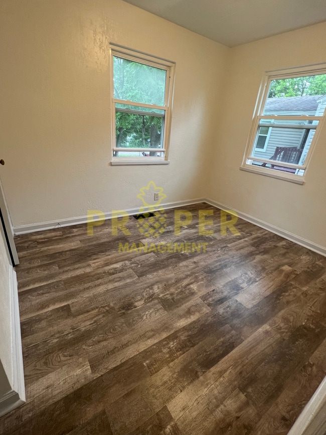 Building Photo - 2 bedrooms 1 bathroom house