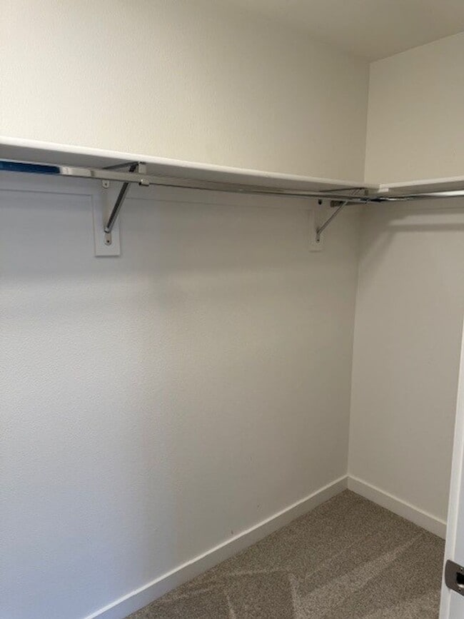 Building Photo - $500 OFF!! Newer South Salem Townhome - 2 ...