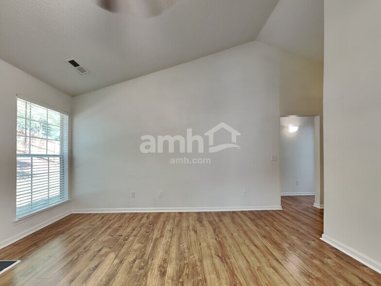 Building Photo - 204 Appleton Ln