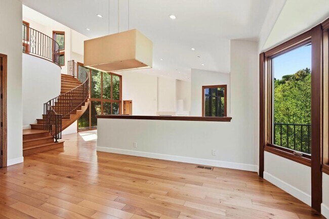 Building Photo - 3911 Pepper Tree Ct