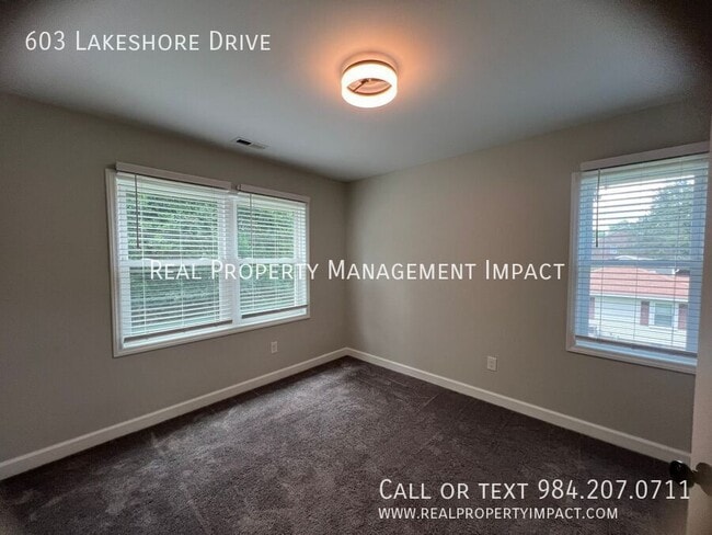 Building Photo - 603 Lakeshore Dr