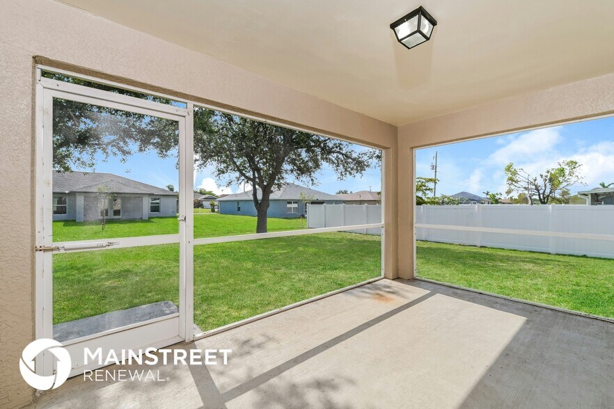 Building Photo - 631 NE 1st Pl