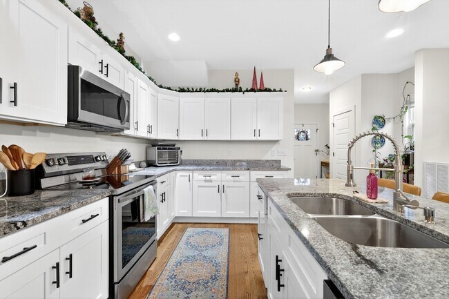 Building Photo - 4103 Main St