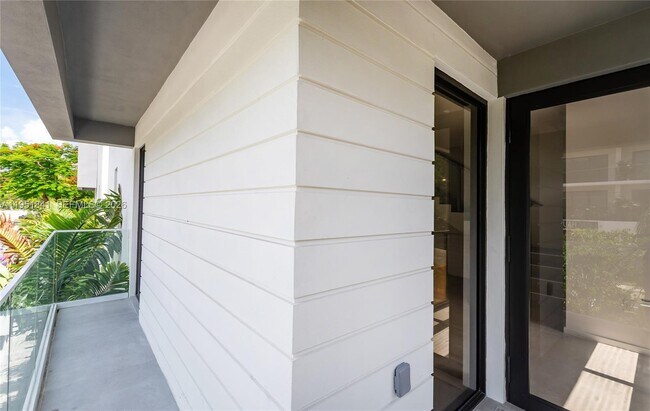 Building Photo - 3264 Bird Ave