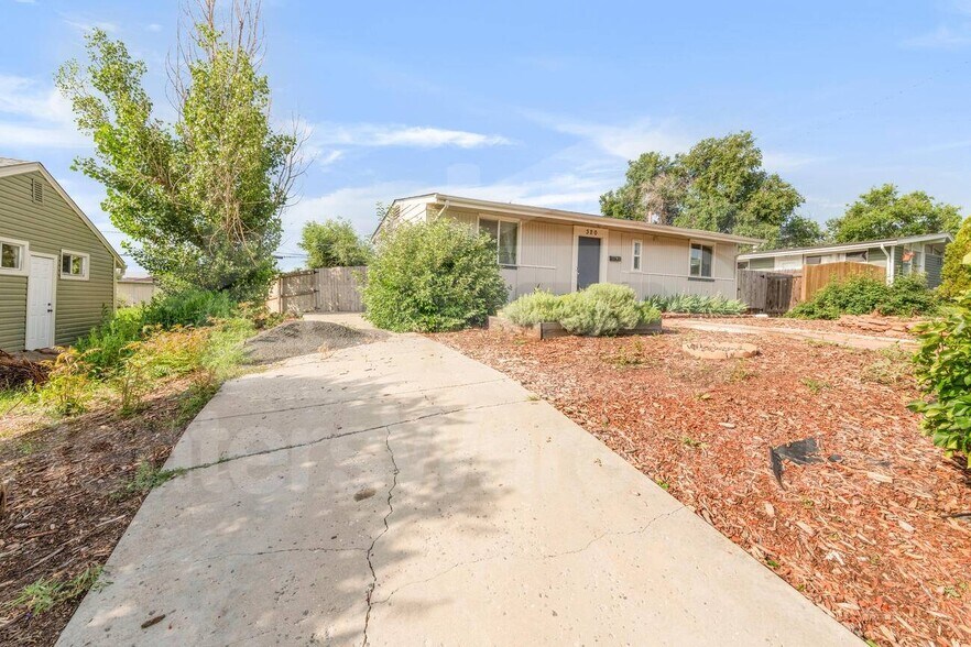 Building Photo - 320 Cuchara St