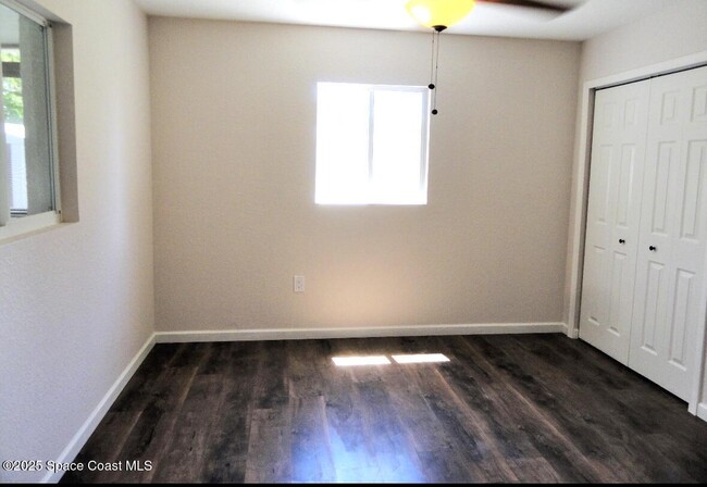 Building Photo - 4362 Sherwood Blvd