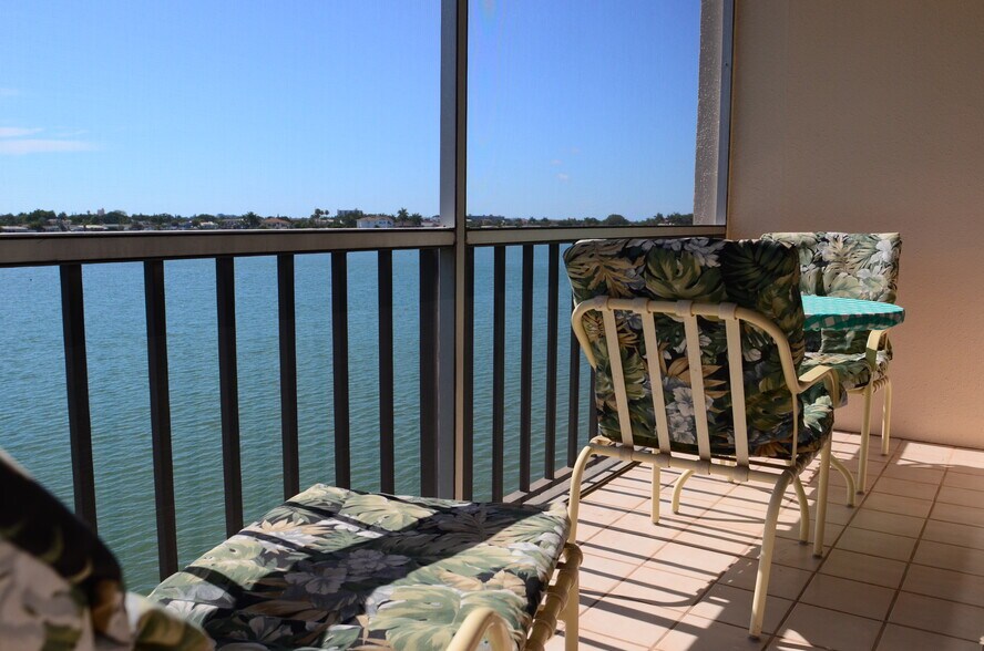Building Photo - 7665 Sun Island Dr S