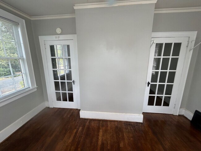 Building Photo - 128 S Edisto Ave