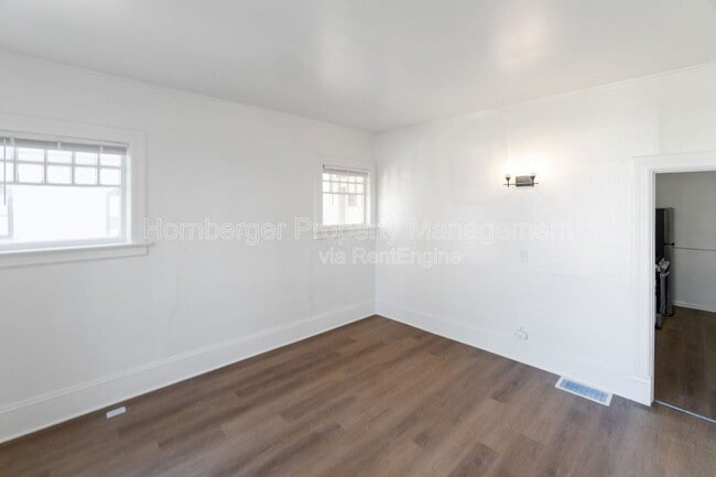 Building Photo - 1911 W 2nd Ave